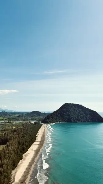 jalanan gunung di atas laut