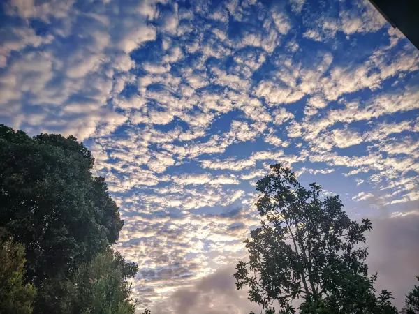 View langit di depan rumah
