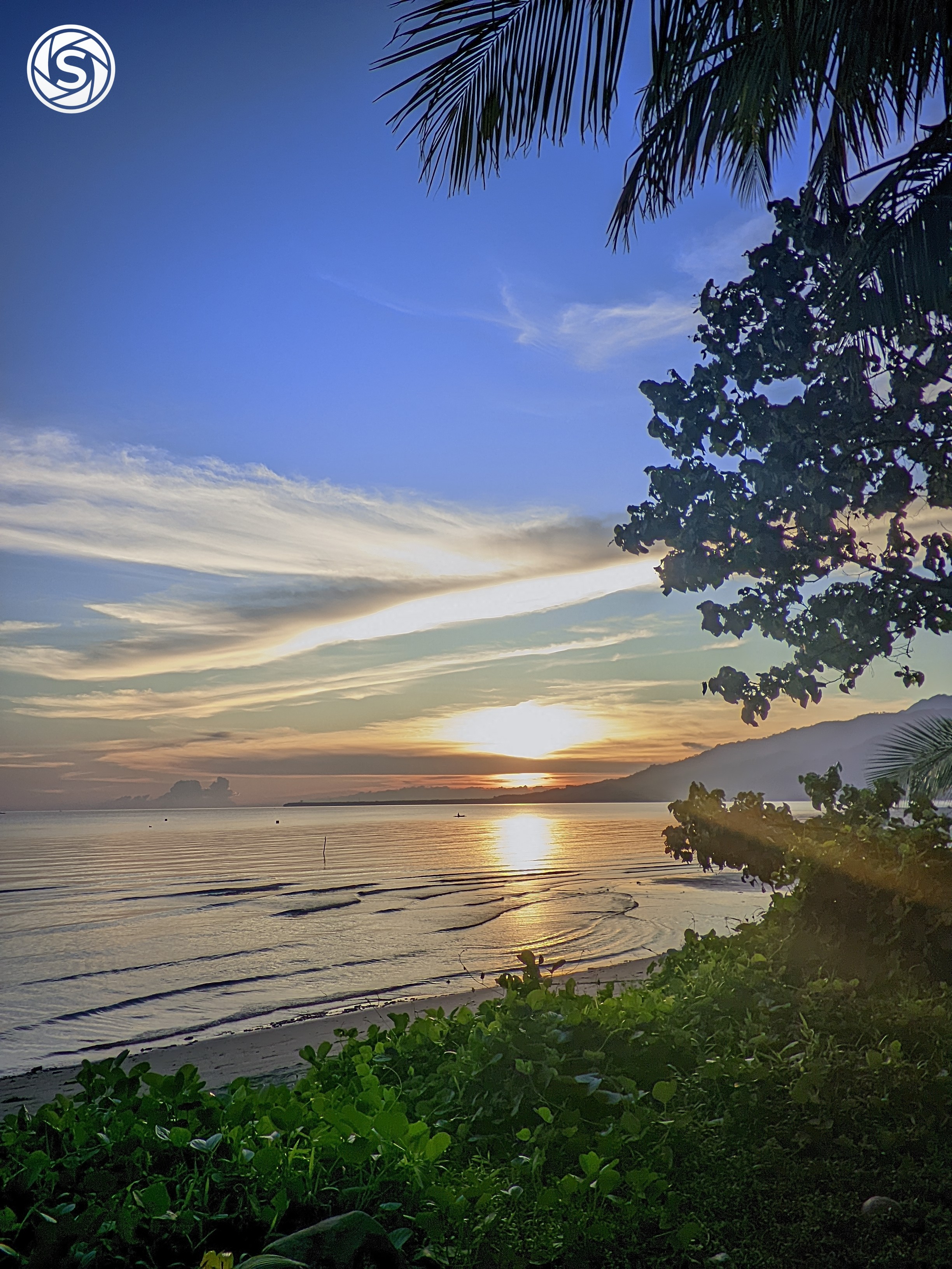 Sunset di Pantai - foto oleh Ipan Kolaka di PictStock
