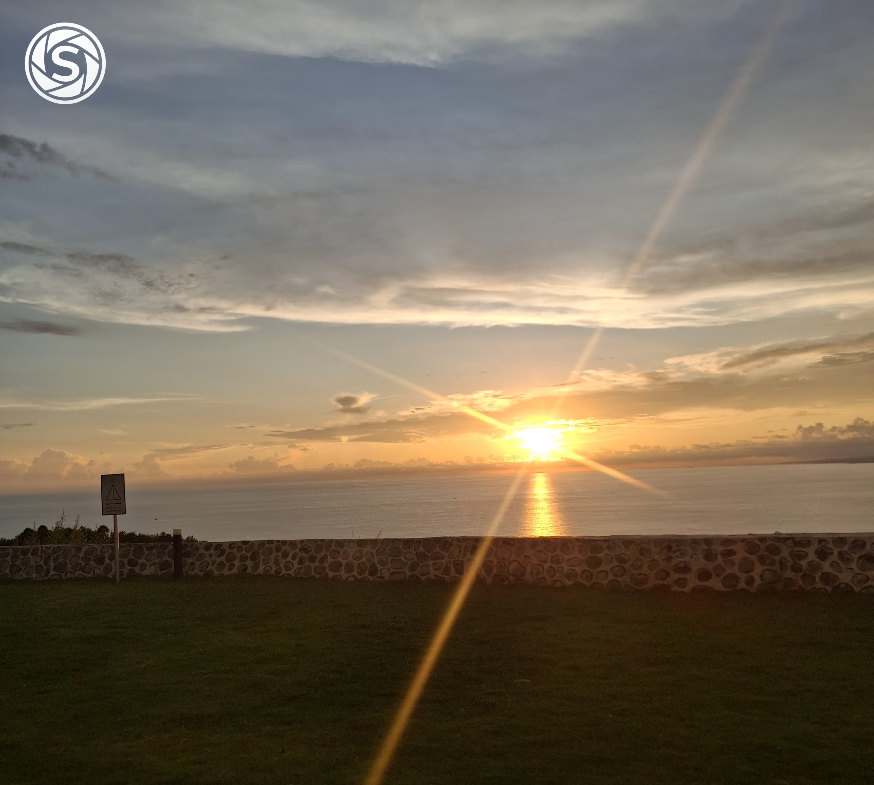 Sunset dipantai selatan - foto oleh Ardi Ansyah di PictStock