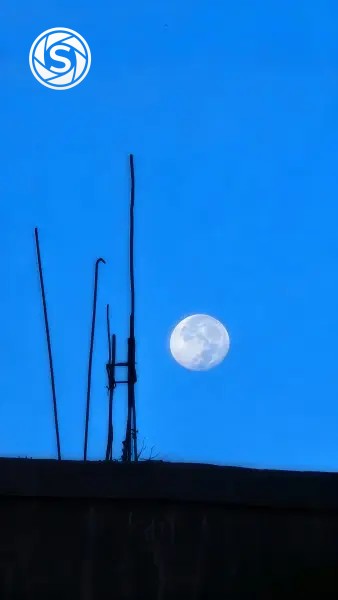 Bulan - foto oleh Ilyas Alhafiz di PictStock