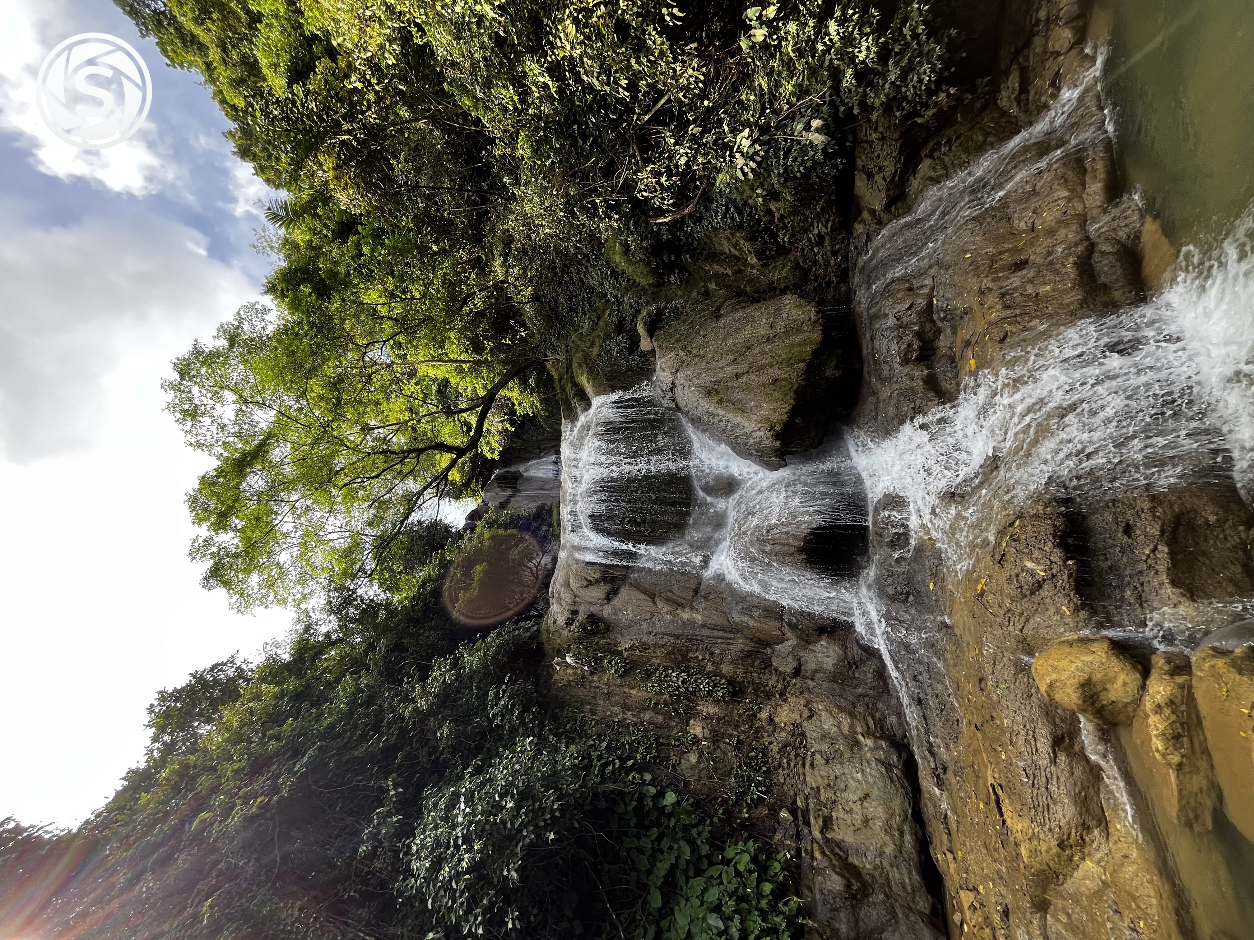 Pemandangan air terjun