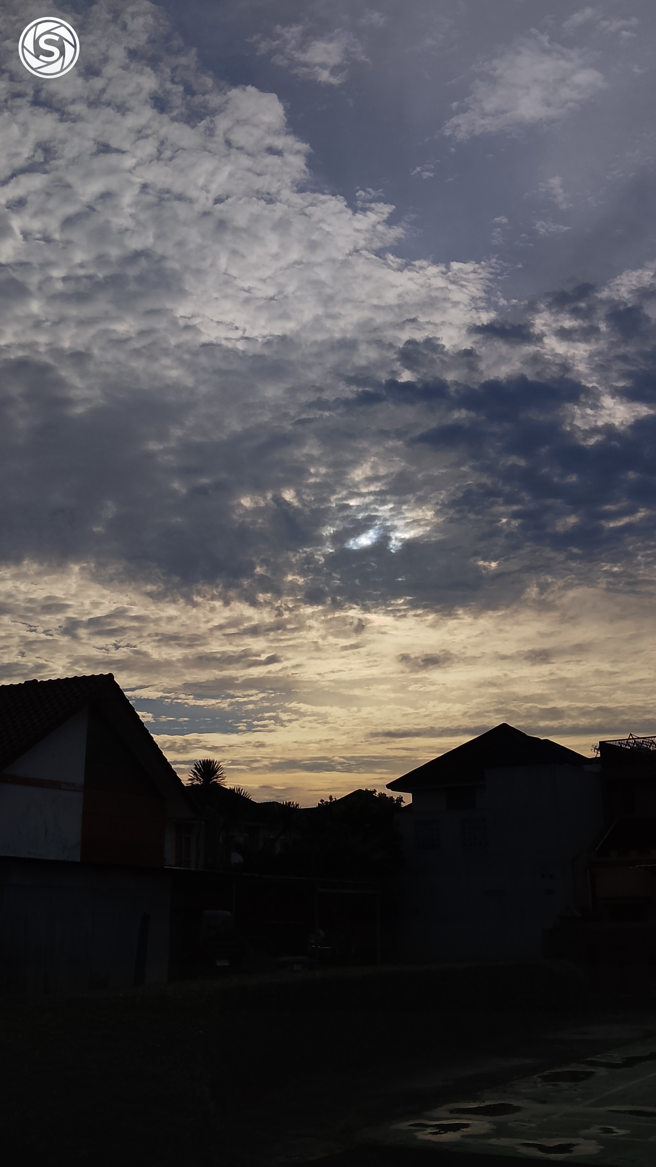 sunset after rain🌦️ - foto oleh Vivi Cecilia di PictStock