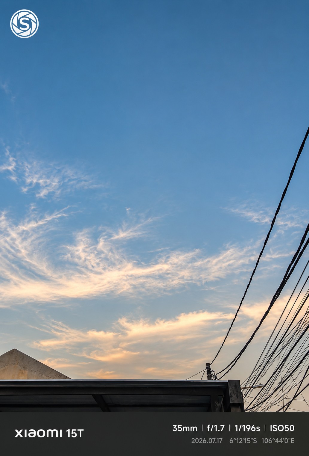 Langit pagi yang cerah - foto oleh Yazz di PictStock